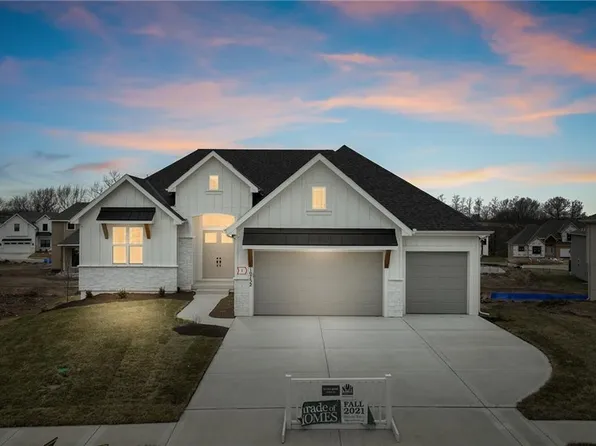 10752 N Hickory Ct, Kansas City, MO 64155