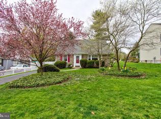 805 Fairway Dr, Lancaster, PA 17603