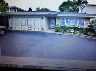 6854 Lockwood Ave, Skokie, IL