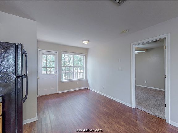 5th image of 1509 Hollowhill Dr APT D