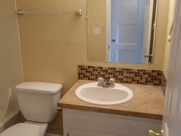 2855 Front 2865 St NE — Photo 8