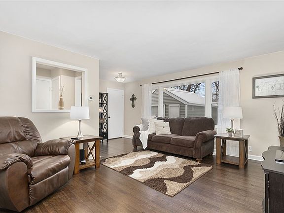4th image of 869 Reddin Ave