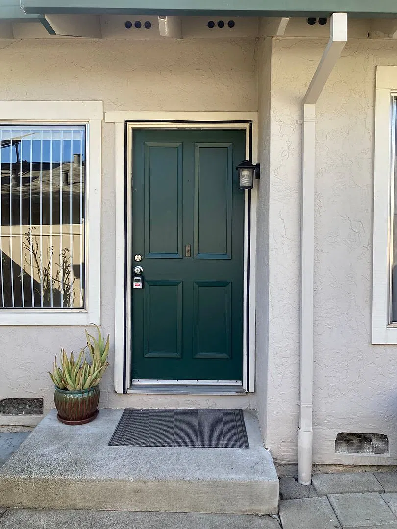 Freshly Painted 2/1.5 Meadow Pines Townhouse - 1065 Copeland Creek Drive — Photo 3
