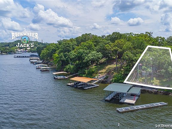 2nd image of 4660 Lakehurst Cir