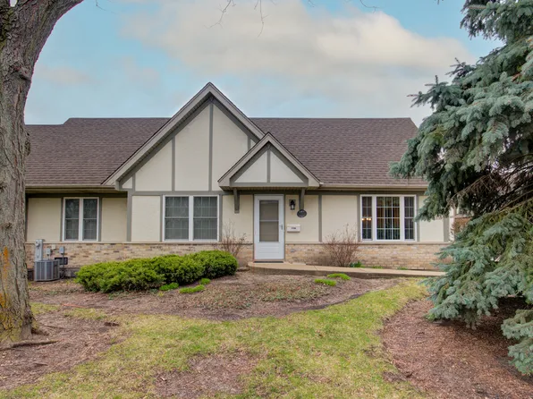 1780 Willow Circle Dr, Crest Hill, IL 60403