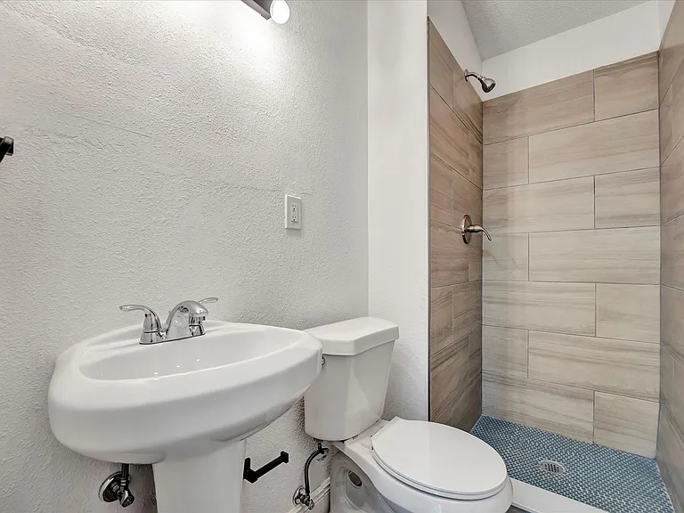 631 Harbor Ave — Photo 18
