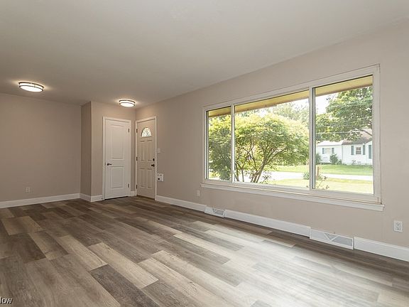 5th image of 7489 Primrose Dr