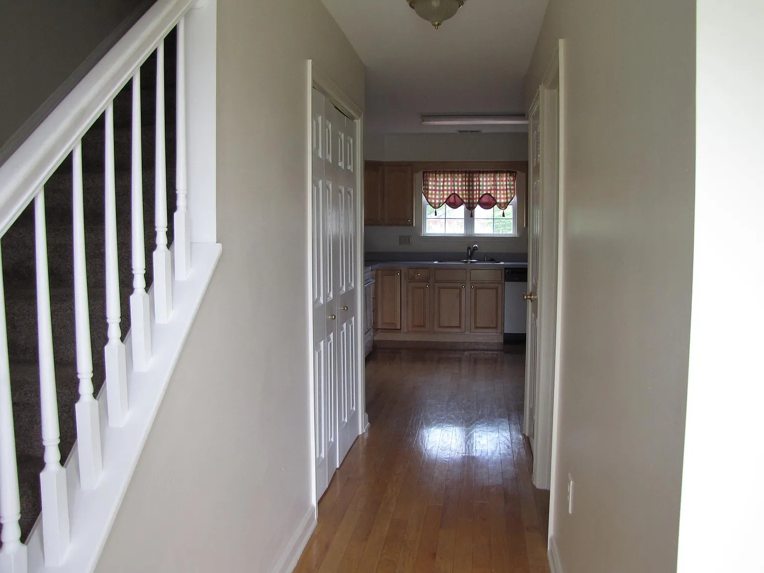 3 bed, 2.5 bath, 1344 sqft, $1,900 — Photo 2