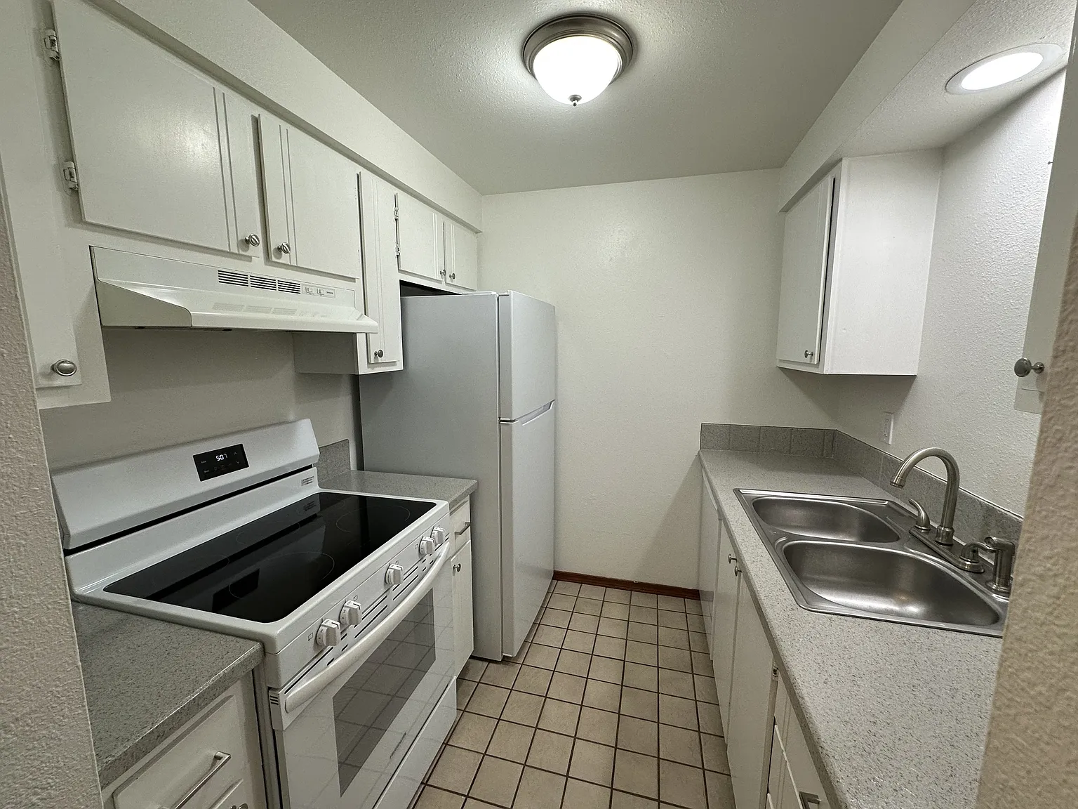 7 on 8th Apartments - 4 — Photo 1