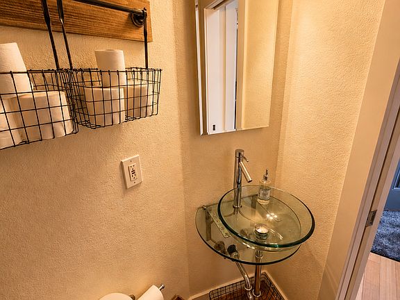 5th image of 2306 Glenarm Pl Unit 205