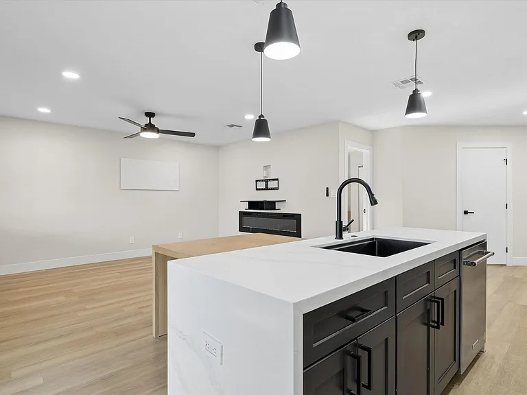 5117 East Dr — Photo 2