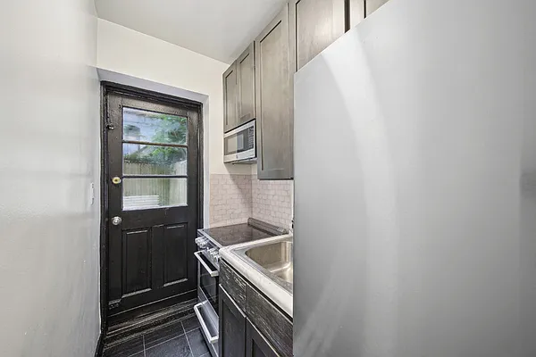 Rented by Cooper & Cooper Real Estate | media 9