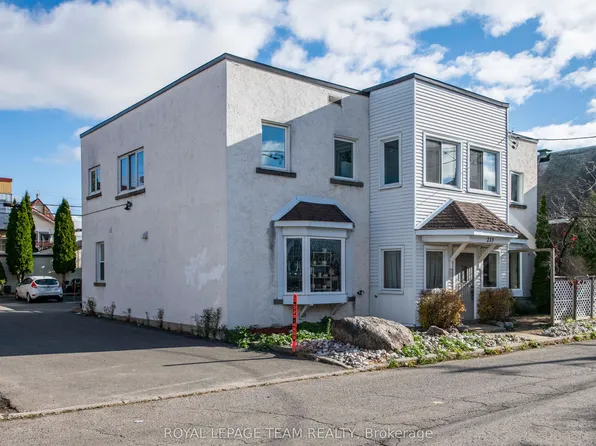 213 Desrosiers St, Ottawa, ON K1L 7T2