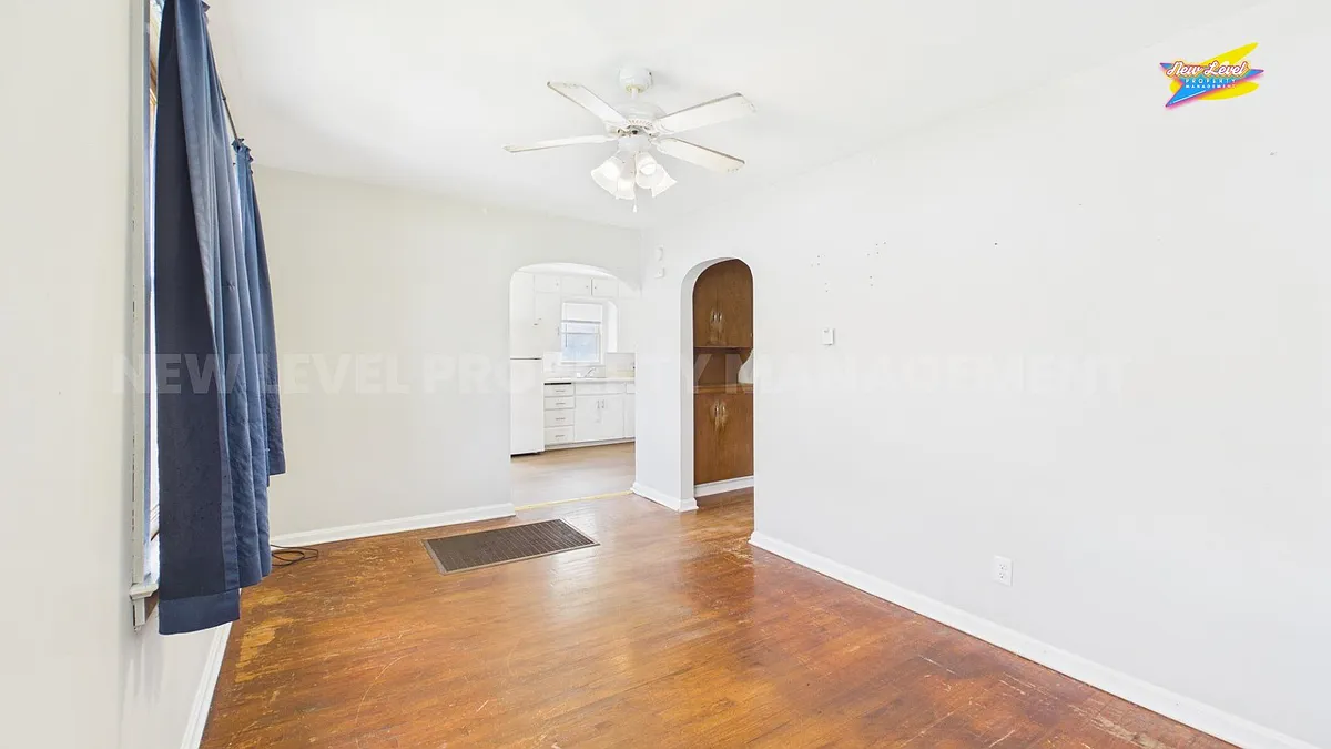 Unit Photo - 413 E 6th St #D