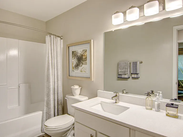 Hunter's Chase Apartments — Photo 9