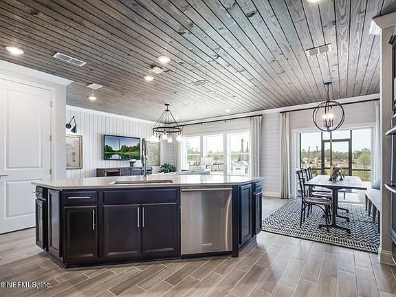 3rd image of 375 Clifton Bay Loop
