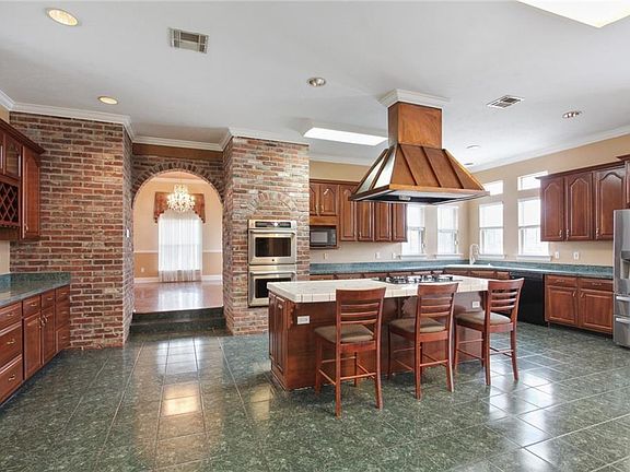 3rd image of 15 Turnberry Dr
