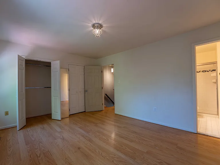 18246 Fox Chase Cir — Photo 7