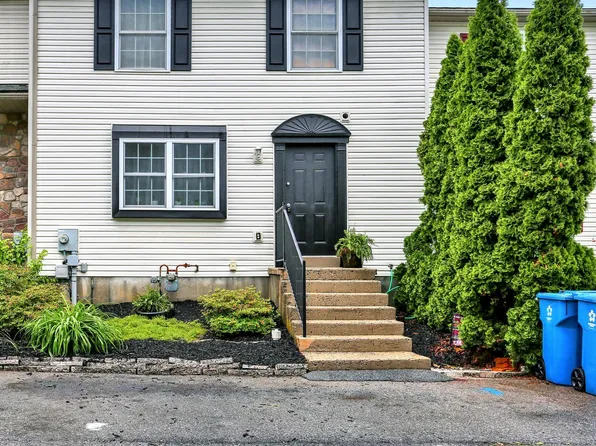 305 White Birch Ln, Blandon, PA 19510