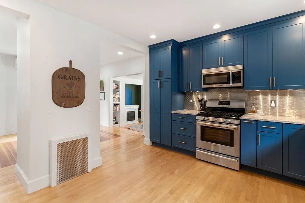 3 bed, 1.5 bath, 2212 sqft, $4,650 — Photo 2