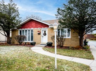 9009 S 48th Ct, Oak Lawn, IL 60453