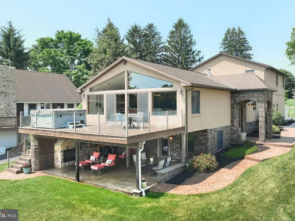 430 Lake Meade Dr, East Berlin, PA 17316
