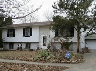 1254 Edgewood Dr, Waterloo, IA 50701