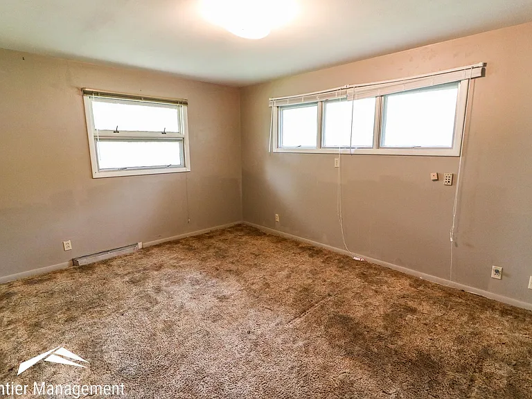 1425 Harry Rd — Photo 16