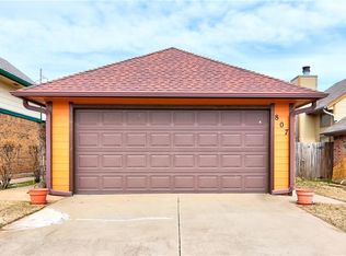 807 NE 17th Ct, Moore, OK 73160