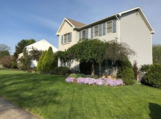4572 Pharaoh St, Whitehall, PA 18052