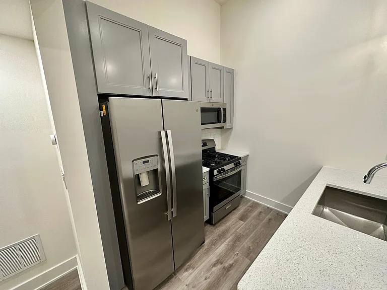 1115 N American St #C1 — Photo 8