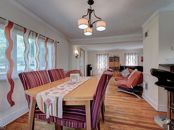 4th image of 13 Hazel Ave