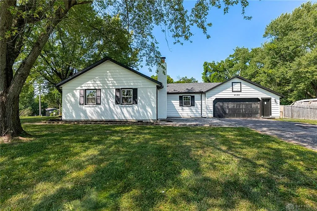 3 bed, 2.0 bath, 1562 sqft, $2,000 — Photo 2