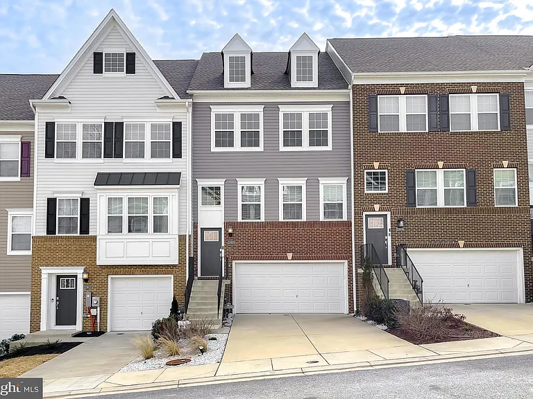23810 Myrtle Glen Way — Photo 1