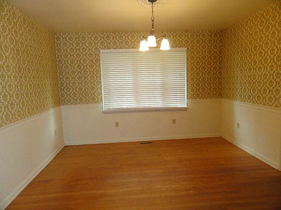 4th image of 235 Crystal Dr