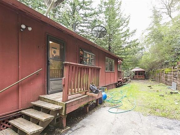 4th image of 24371 Glenwood Dr