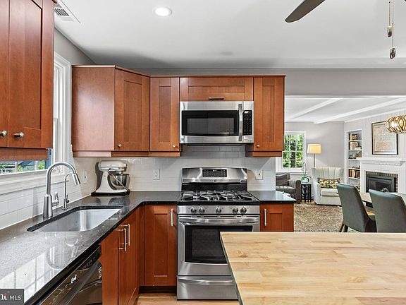 5th image of 623 Devon Rd