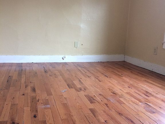 2nd image of 105 Rosette St