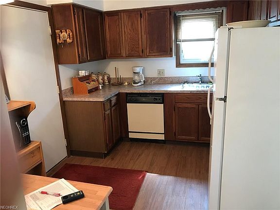 5th image of 6811 Brookhaven Dr #9