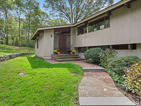 3rd image of 51 Deer Run Road