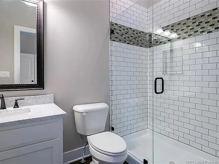 532 E Chestnut St — Photo 12
