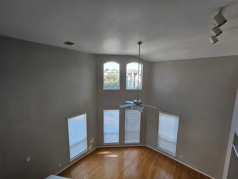 1271 W 17th St — Photo 17