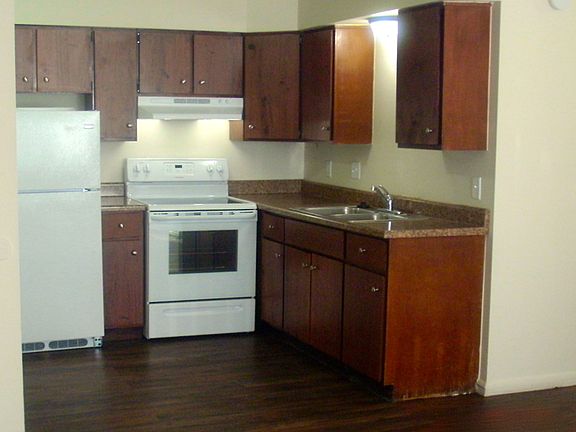 2nd image of 1115 Dorchester Cir APT 2
