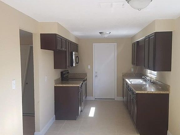 4th image of 2218 Cordova Cir N