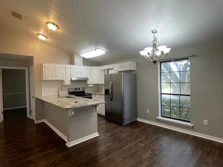 5302 Lauri Ln — Photo 7