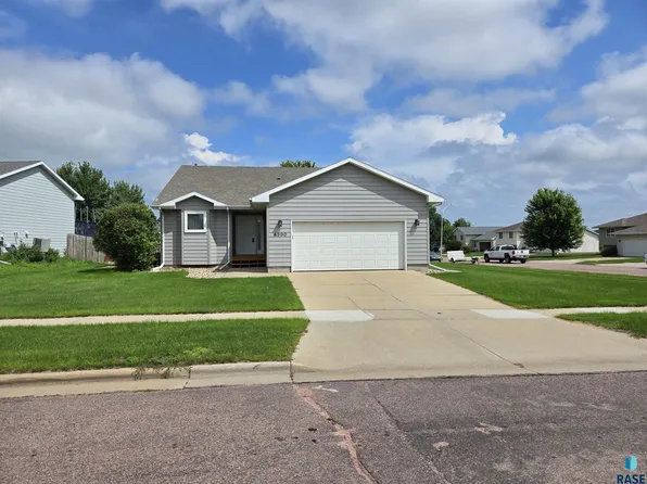 4300 W Peacock Dr, Sioux Falls, SD 57107
