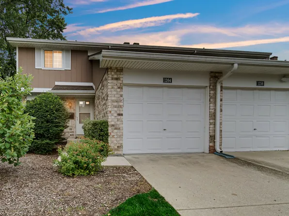 1264 Reading Ct, Wheaton, IL 60189