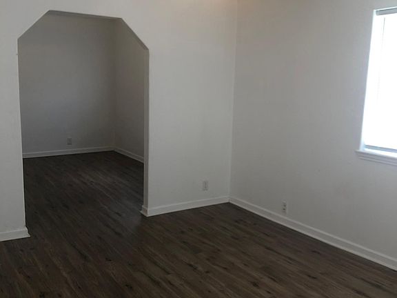 4th image of 509 Lake St