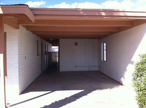 3rd image of 3741 Garnet Dr