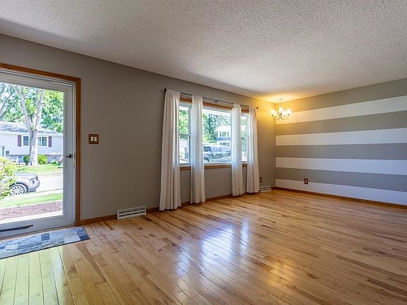 4th image of 515 Stevens Ct